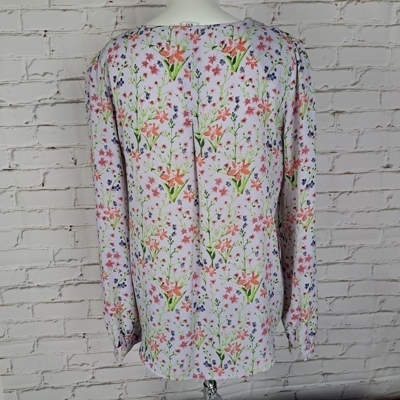𝅺GAP Lavender Floral Pintuck Blouse with‎ Split Neck - Picture 5 of 9